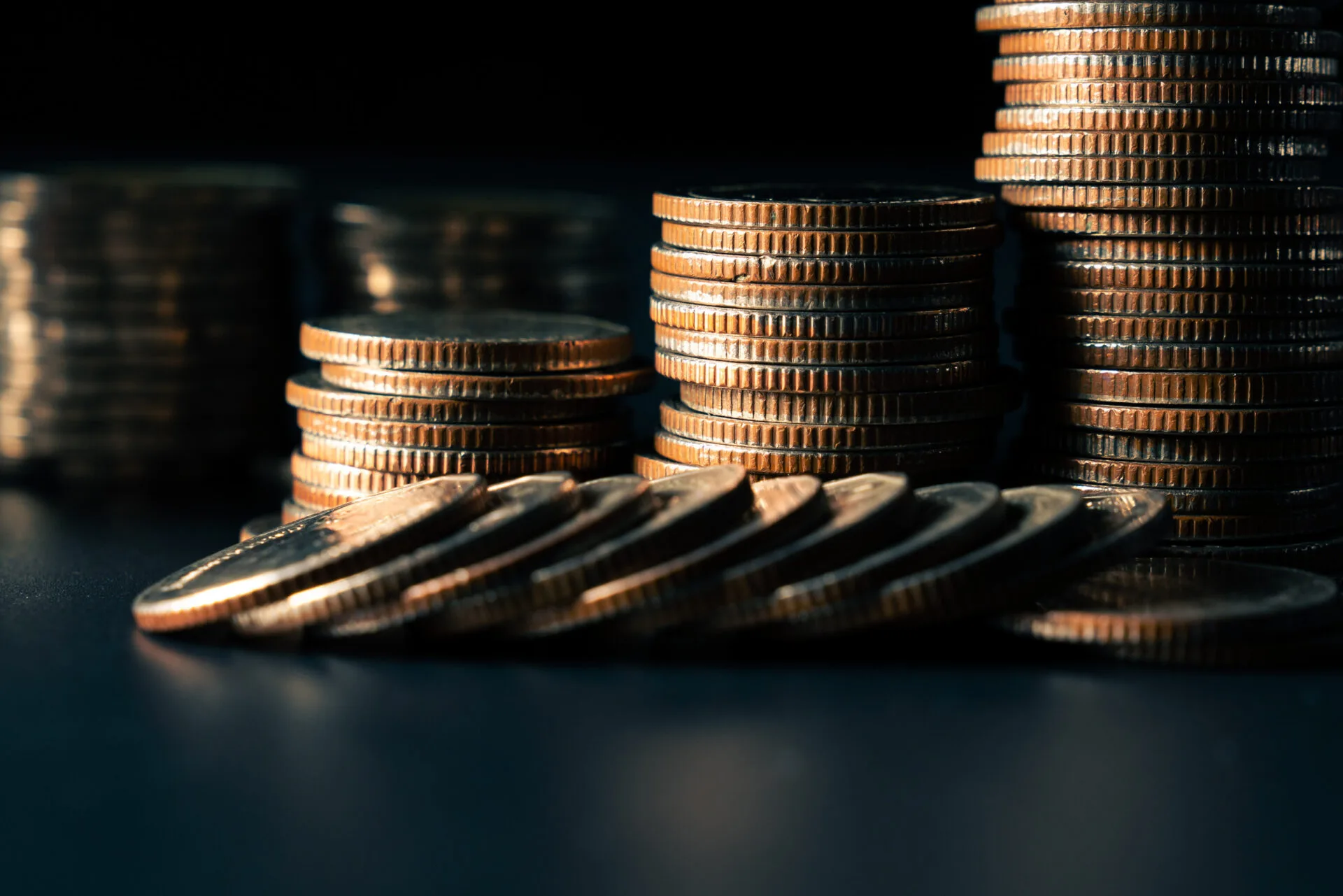A Conexão Estratégica: Como os Recursos Principais Definem sua Estrutura de Custos