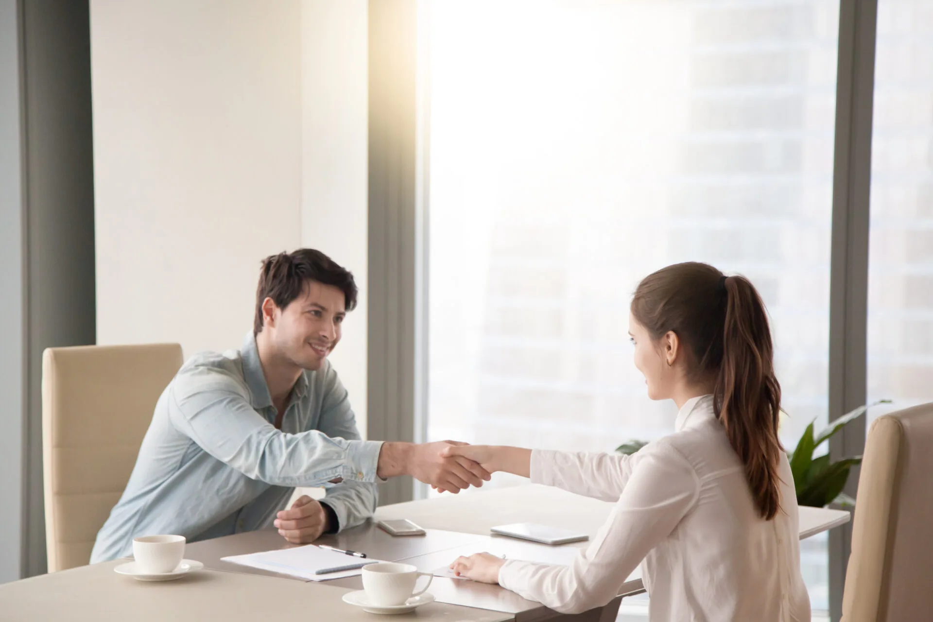 A Diferença Crucial: Contrato Social vs. Acordo de Sócios