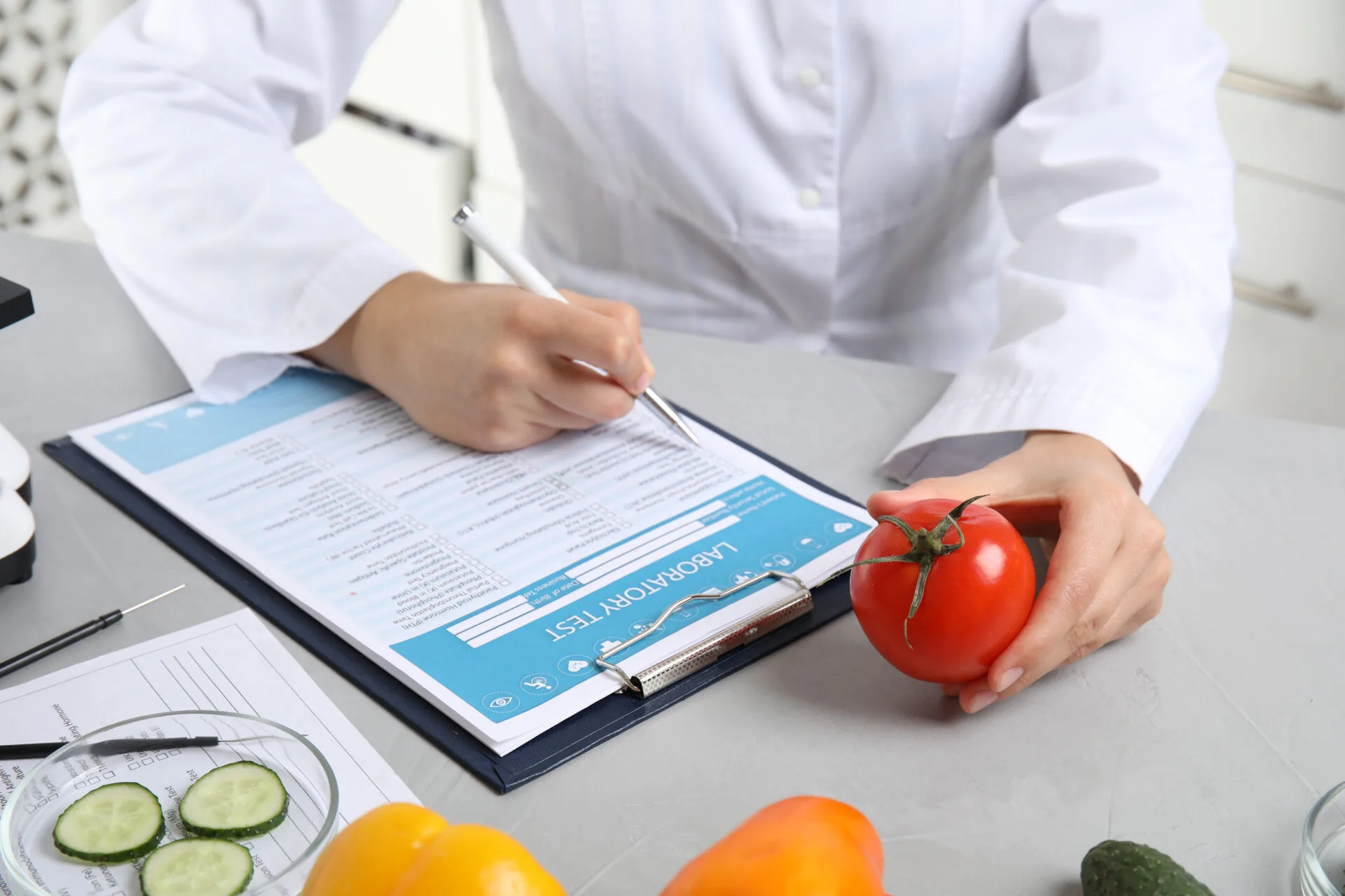 Alvará da Vigilância Sanitária: O Guia Definitivo para Empresas de Alimentos e Saúde