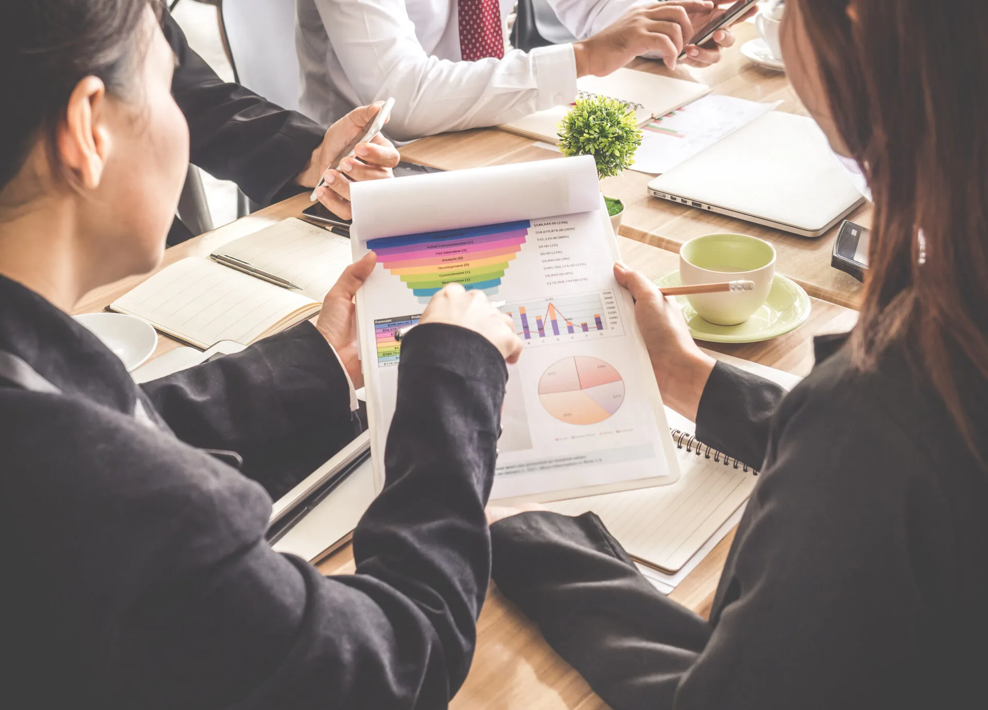 Decifrando o "Custo Brasil": O Desafio Tributário e Regulatório