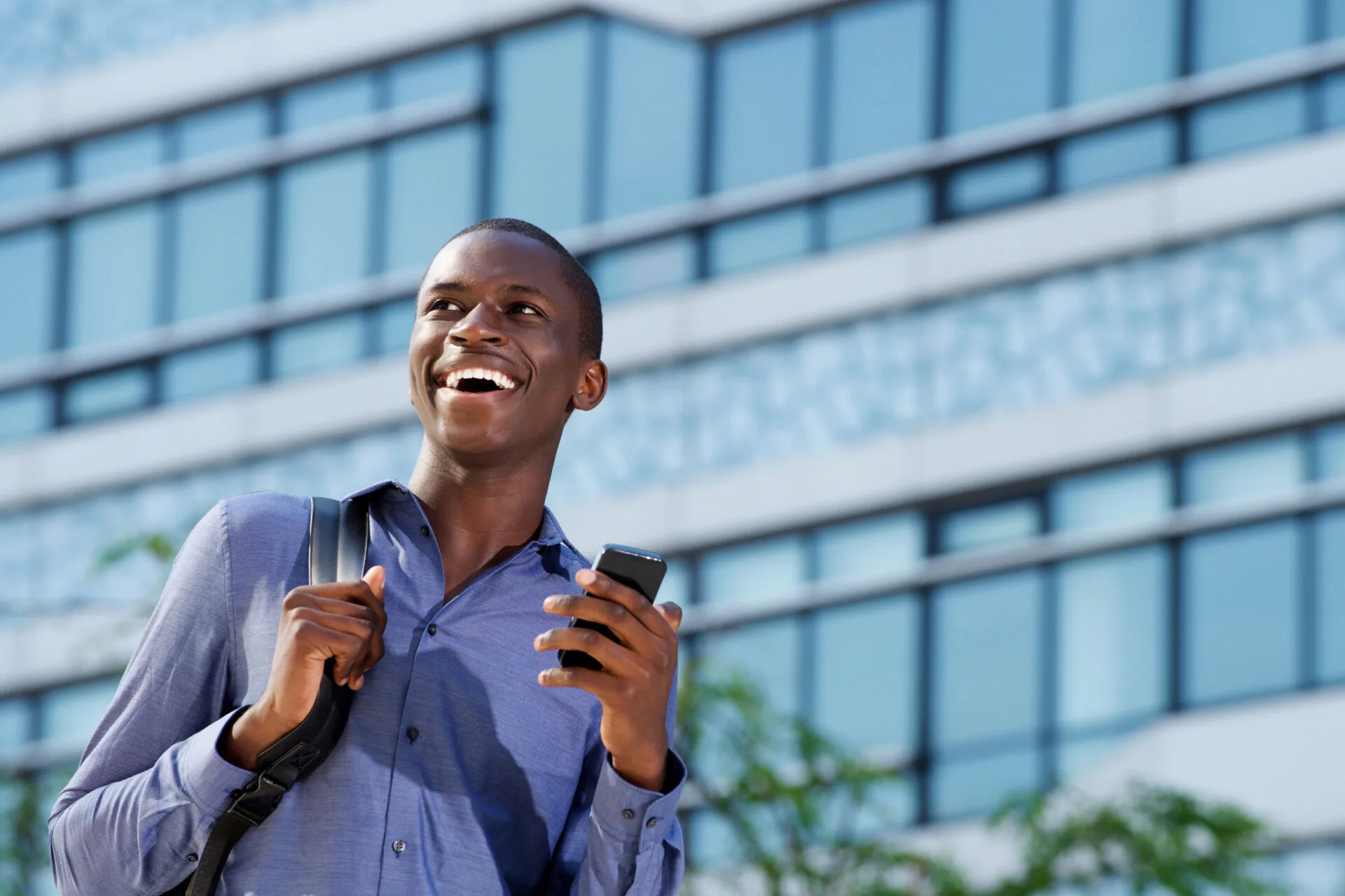 Estou empregado (CLT), posso abrir uma empresa em meu nome?