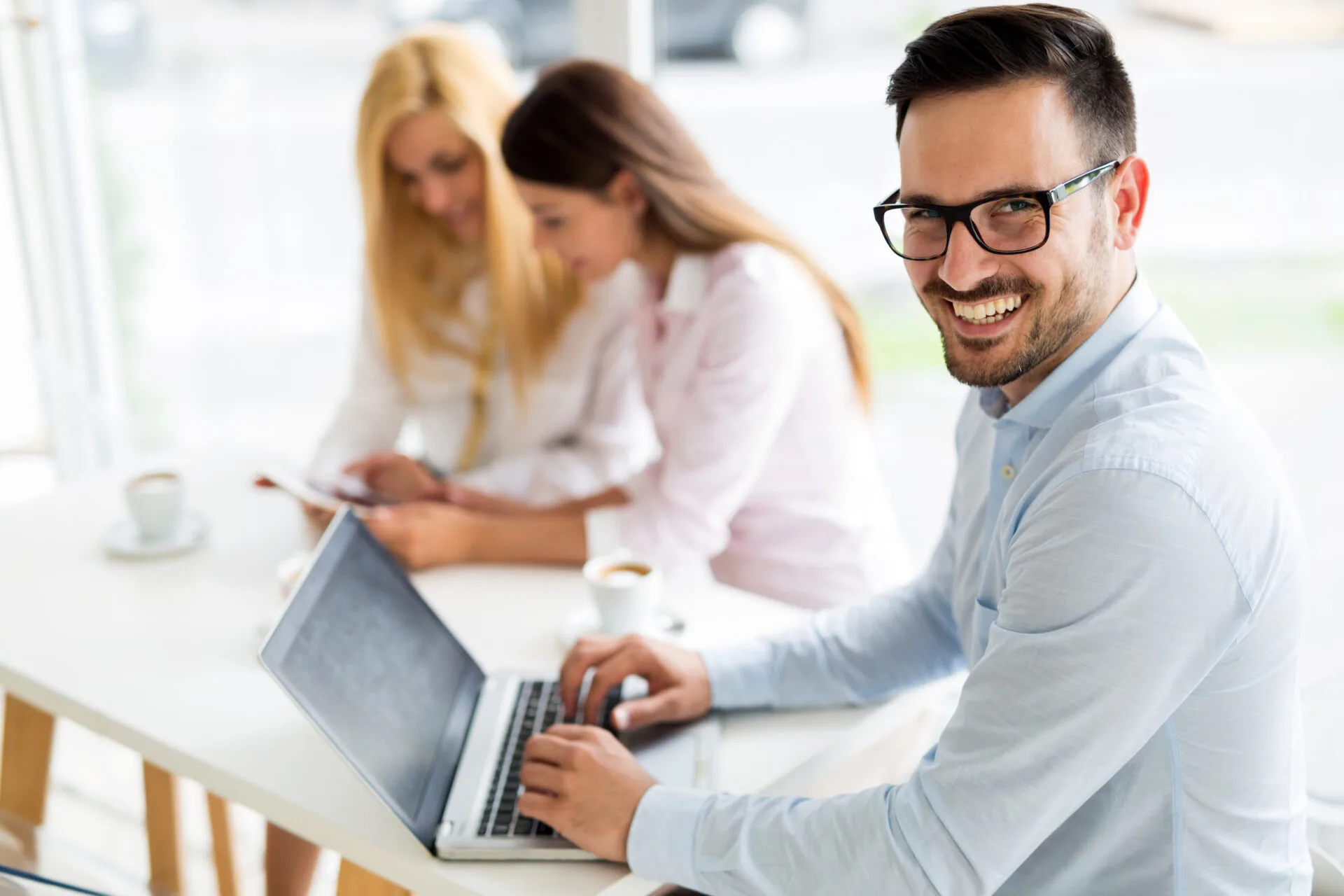 O Guia Definitivo do Franchising: Vantagens e Desafios para Franqueadores e Franqueados