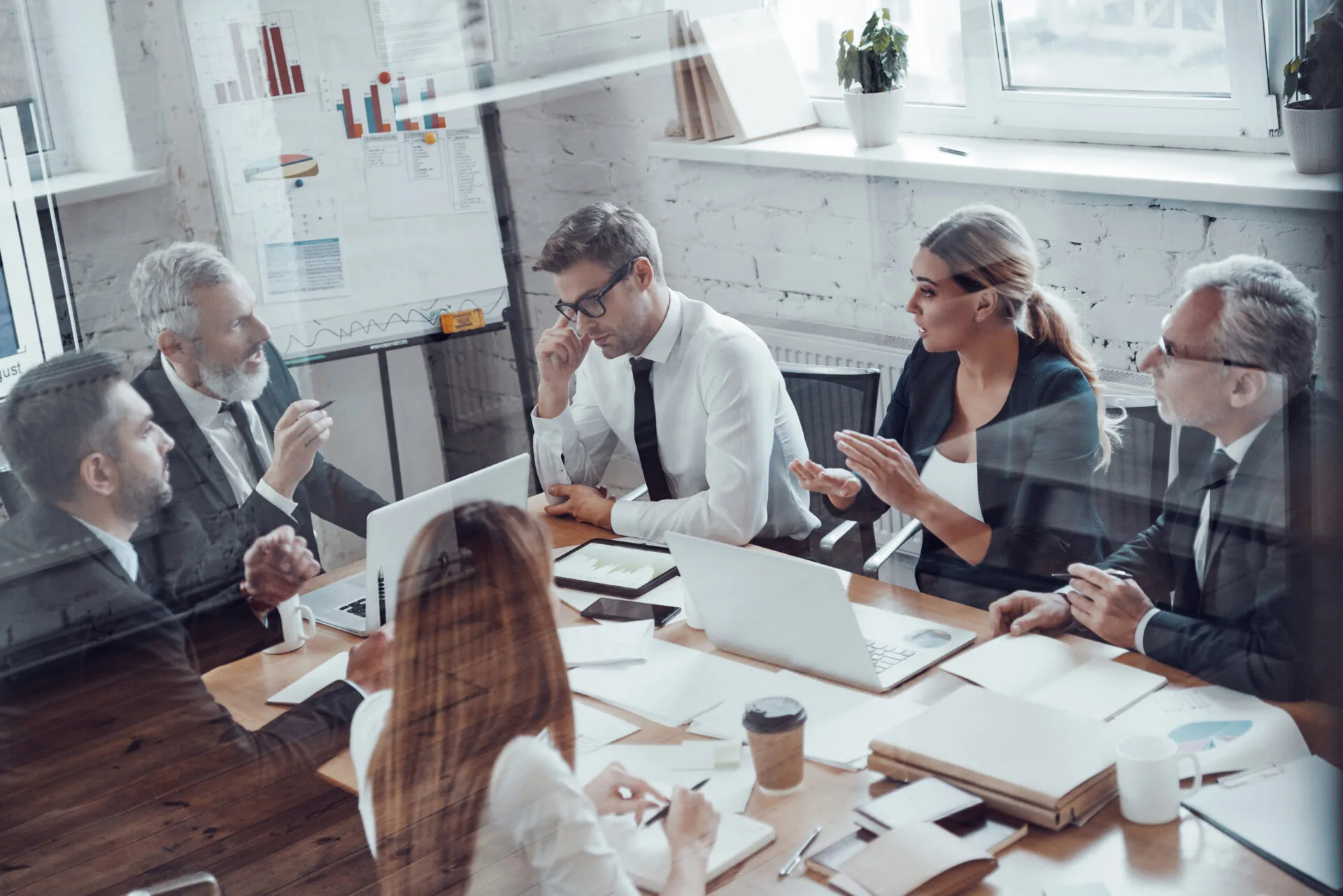 O que são os "Canais de venda" no Business Model Canvas?
