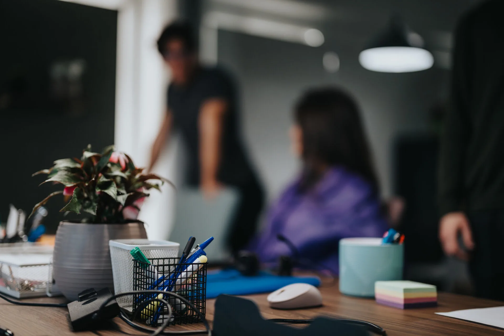 A Diferença Fundamental: OKRs vs. Metas Tradicionais (KPIs)