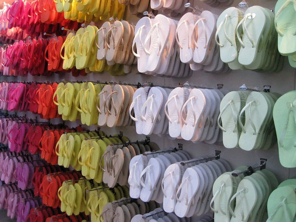 Canais de Distribuição: Como a Havaianas alcança seus clientes?