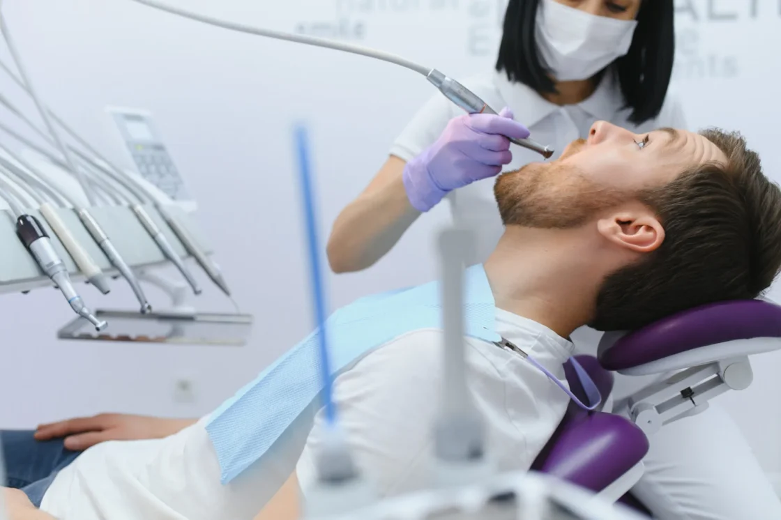 Estudo de Caso: Comparativo Prático para uma Clínica Odontológica