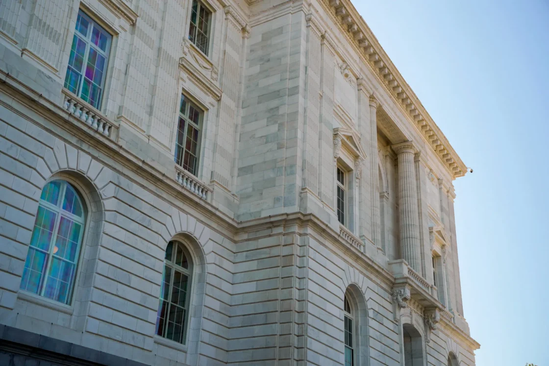 O Lado Controverso: Riscos e Implicações Legais