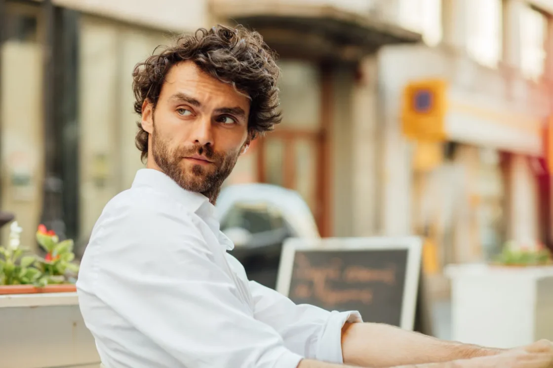 A Sala de Exame: As 7 Áreas-Chave que Todo Investidor Analisa na Due Diligence