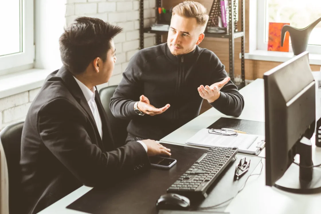 Estudo de Caso: Comparando os Regimes na Prática