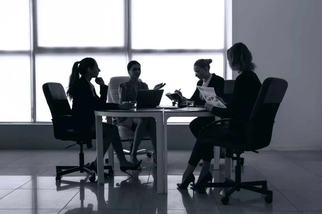 Exemplos Reais de War Rooms em Ação