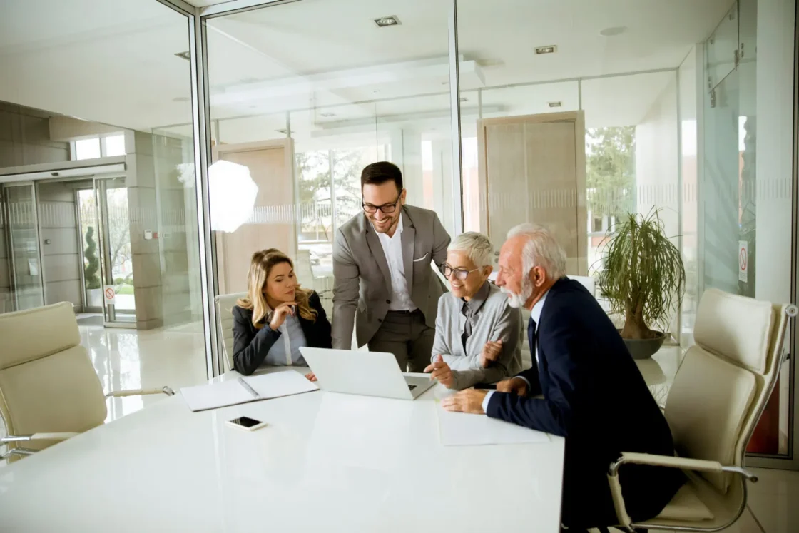 Fatores Adicionais a Considerar Além da Margem de Lucro