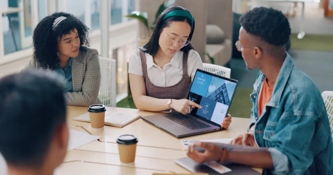 Introdução: O "Bom Problema" do Crescimento e o Risco do Apagão Tecnológico