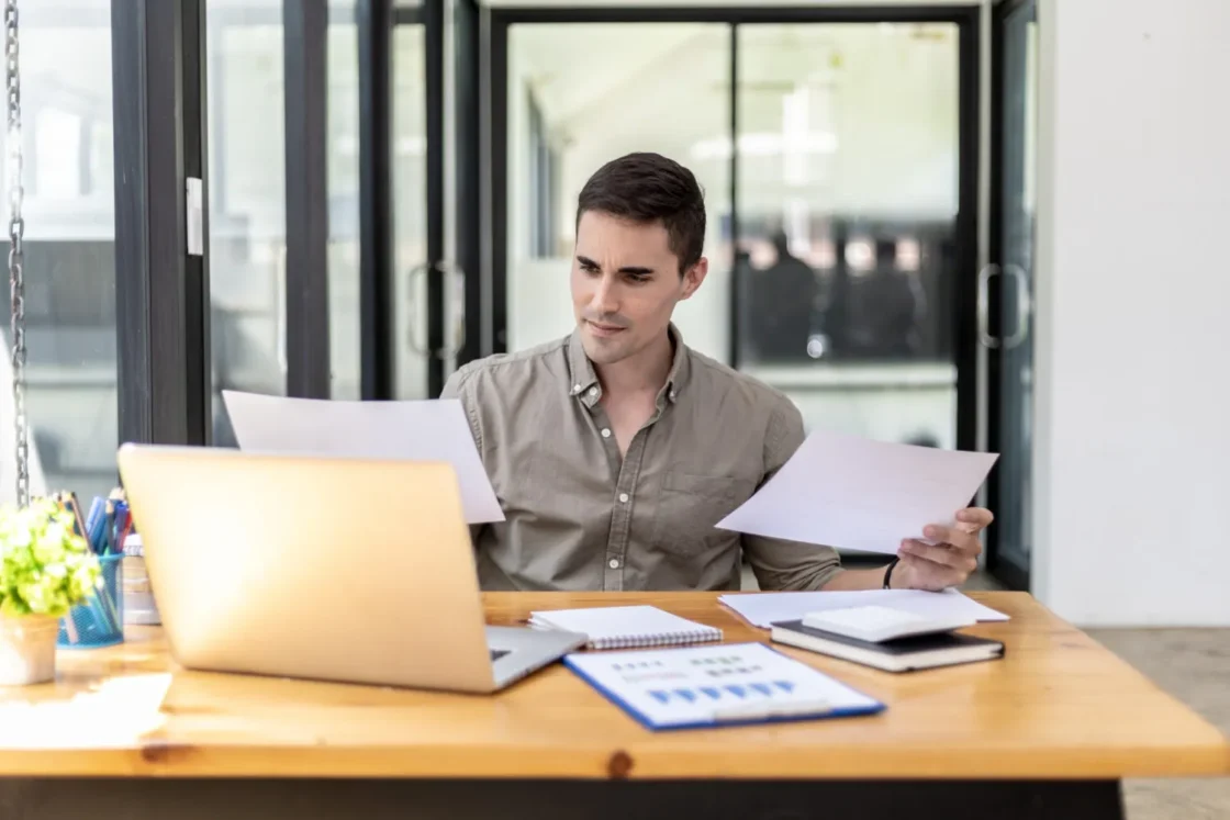 Erro 9 & 10: Falta de Liderança Estratégica e Comunicação Interna