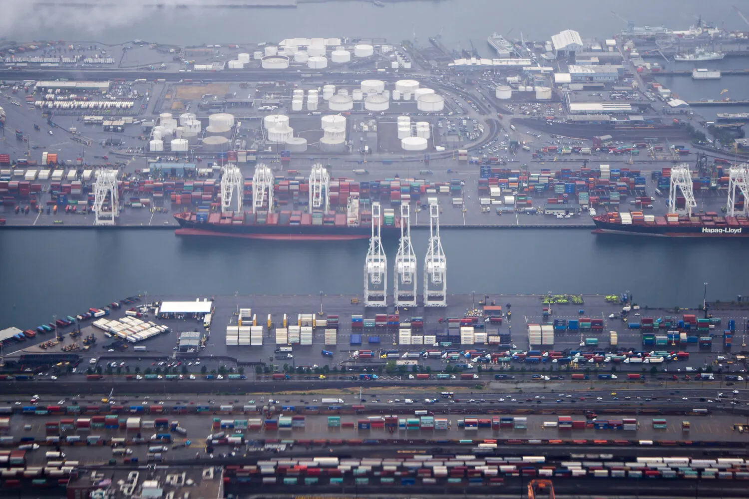 Expansão Internacional para PMEs: Guia de Logística e Tributos