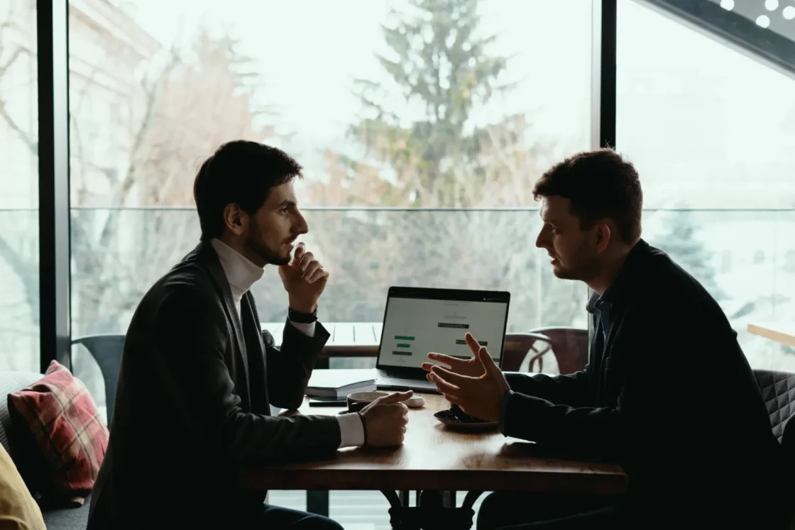 Fusão por Conglomerado: Diversificando para Reduzir Riscos